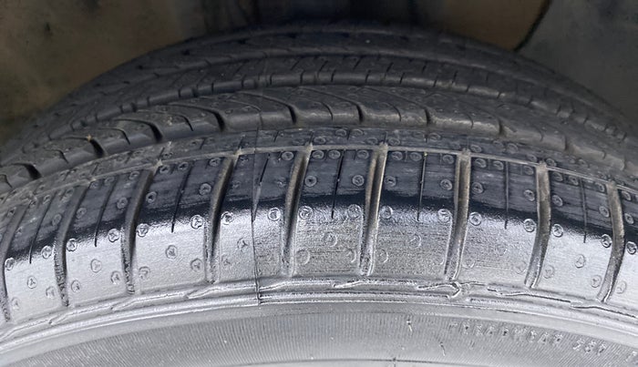 2016 Hyundai Elite i20 ASTA 1.2, Petrol, Manual, 49,815 km, Right Front Tyre Tread