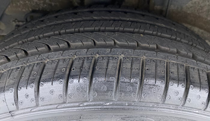 2016 Hyundai Elite i20 ASTA 1.2, Petrol, Manual, 49,815 km, Right Rear Tyre Tread