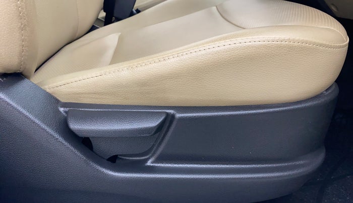 2018 Hyundai Eon D LITE PLUS, Petrol, Manual, 5,705 km, Driver Side Adjustment Panel