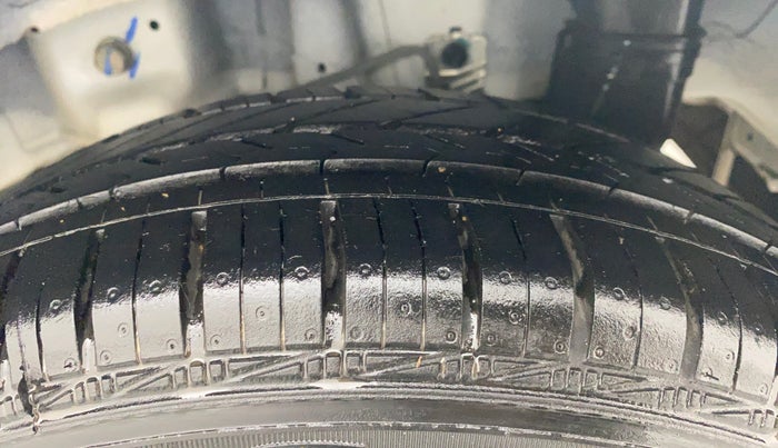 2018 Hyundai Eon D LITE PLUS, Petrol, Manual, 5,705 km, Left Rear Tyre Tread