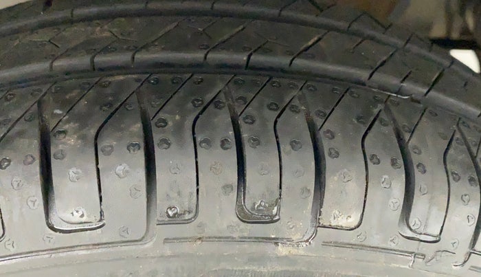2014 Datsun Go T, Petrol, Manual, 43,171 km, Right Front Tyre Tread
