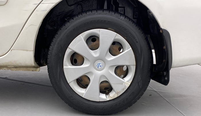 2012 Toyota Etios G, CNG, Manual, 93,524 km, Left Rear Wheel
