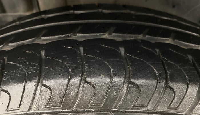 2015 Maruti Swift VXI GLORY EDITION, Petrol, Manual, 24,033 km, Right Rear Tyre Tread