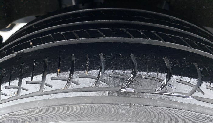 2017 Maruti Baleno DELTA 1.2 K12, Petrol, Manual, 62,954 km, Right Rear Tyre Tread