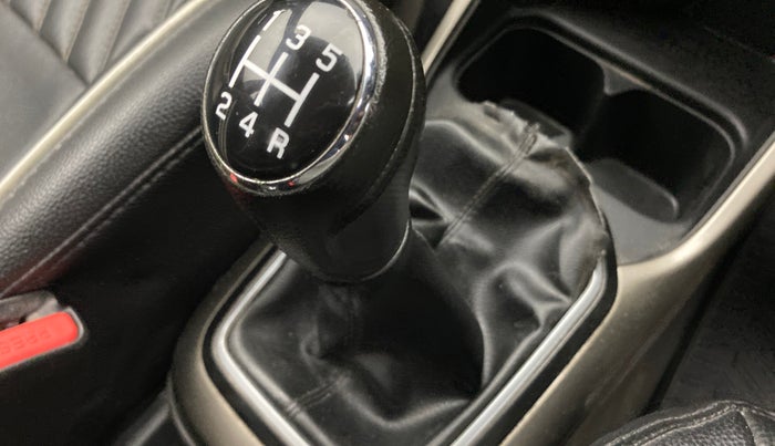 2019 Maruti IGNIS DELTA 1.2, Petrol, Manual, 51,330 km, Gear lever - Boot cover slightly torn