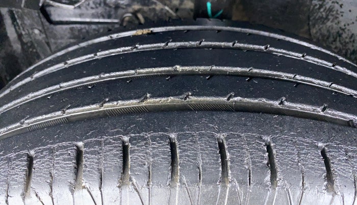 2016 Maruti Vitara Brezza ZDI PLUS, Diesel, Manual, 36,941 km, Left Front Tyre Tread
