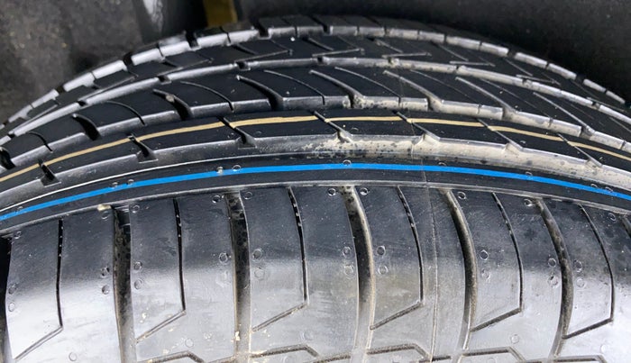 2016 Maruti Vitara Brezza ZDI PLUS, Diesel, Manual, 36,941 km, Right Rear Tyre Tread