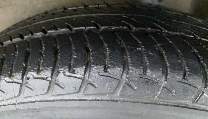 2016 Maruti Celerio ZDI, Diesel, Manual, 32,357 km, Left Rear Tyre Tread