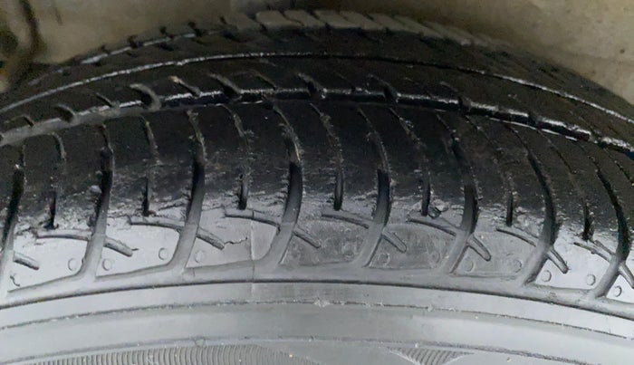 2016 Maruti Celerio ZDI, Diesel, Manual, 32,357 km, Right Rear Tyre Tread
