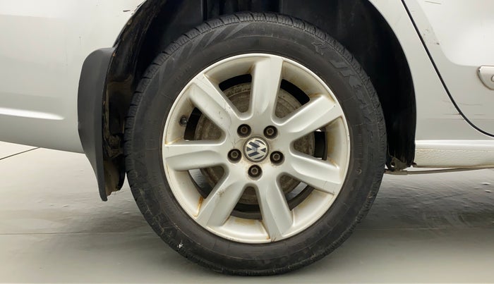 2010 Volkswagen Vento COMFORTLINE 1.6, Petrol, Manual, 74,715 km, Right Rear Wheel