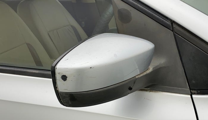 2010 Volkswagen Vento COMFORTLINE 1.6, Petrol, Manual, 74,369 km, Right rear-view mirror - Minor scratches