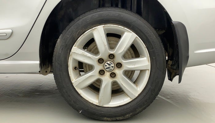 2010 Volkswagen Vento COMFORTLINE 1.6, Petrol, Manual, 74,369 km, Left Rear Wheel