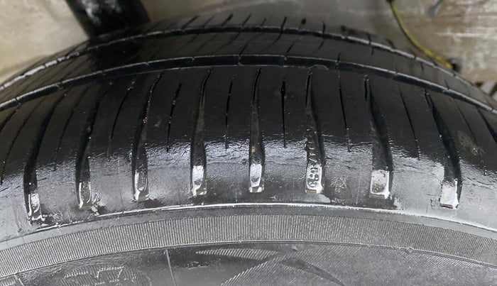 2017 Toyota Etios Liva GD, Diesel, Manual, 62,417 km, Right Rear Tyre Tread
