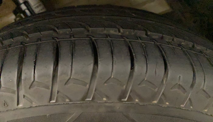 2012 Maruti Swift VDI, Diesel, Manual, 94,283 km, Left Front Tyre Tread