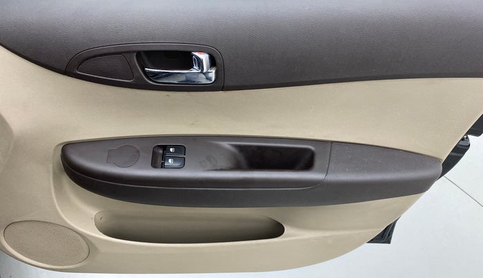 2010 Hyundai i20 ERA 1.2, Petrol, Manual, 11,800 km, Driver Side Door Panels Control