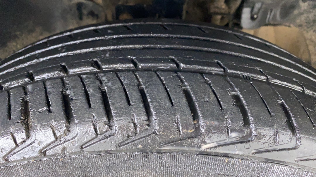 Right Front Tyre Tread