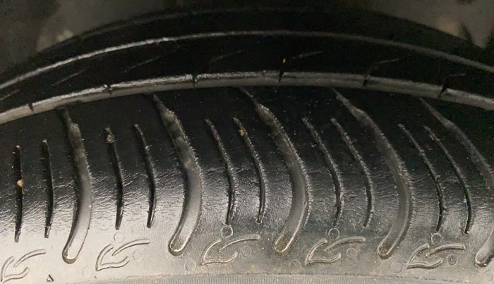 2019 Ford New Figo 1.2 TITANIUM, Petrol, Manual, 33,150 km, Right Front Tyre Tread