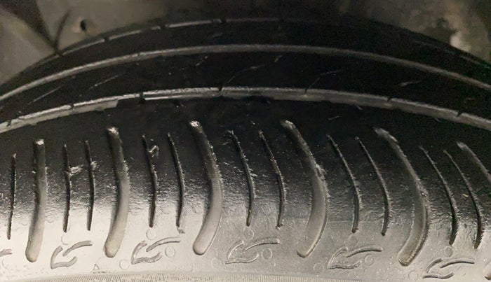 2019 Ford New Figo 1.2 TITANIUM, Petrol, Manual, 33,150 km, Left Front Tyre Tread