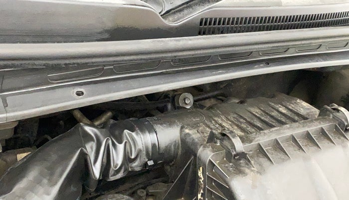 2011 Hyundai i10 MAGNA 1.2, Petrol, Manual, 78,579 km, Bonnet (hood) - Cowl vent panel has minor damage