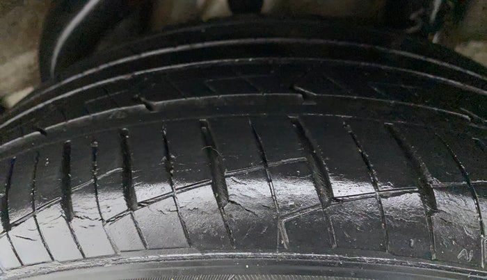 2018 Hyundai Verna 1.6 VTVT SX, Petrol, Manual, 34,088 km, Left Rear Tyre Tread