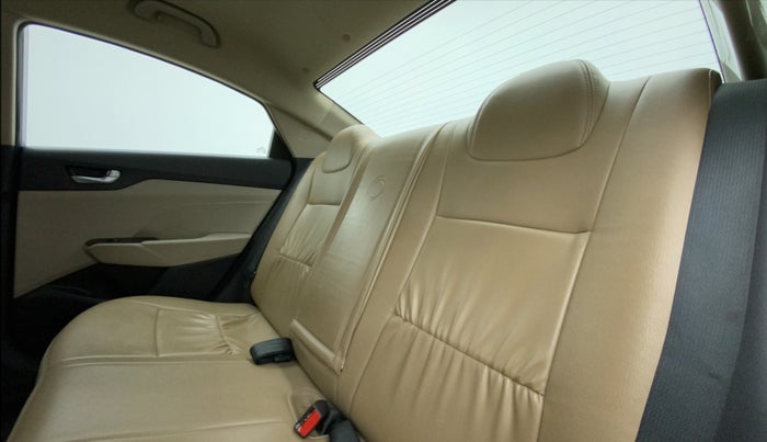 2018 Hyundai Verna 1.6 VTVT SX, Petrol, Manual, 34,088 km, Right Side Rear Door Cabin