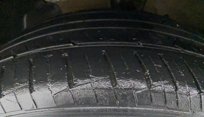 2018 Hyundai Verna 1.6 VTVT SX, Petrol, Manual, 34,088 km, Left Front Tyre Tread