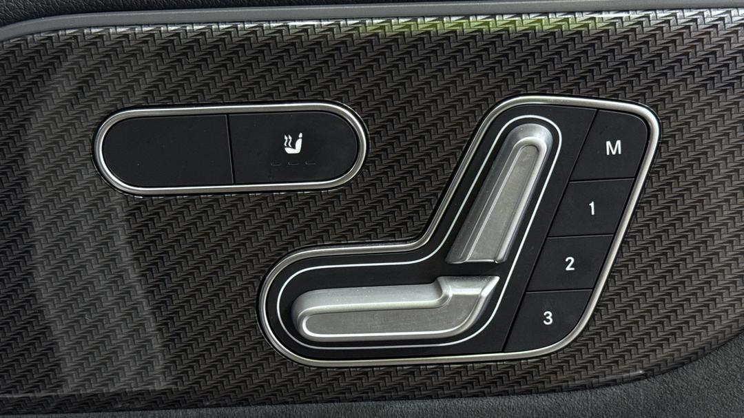 2020 Mercedes-benz GLA 200, Automatic, 72379 km, Drivers Side Adjustment Panel