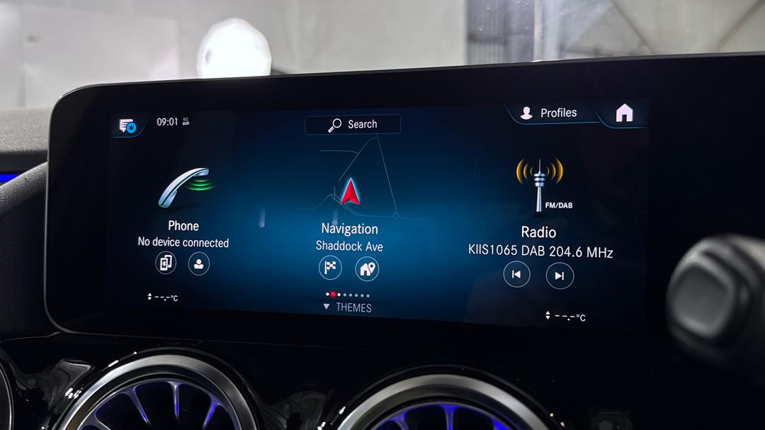 2020 Mercedes-benz GLA 200, Automatic, 72379 km, Infotainment System