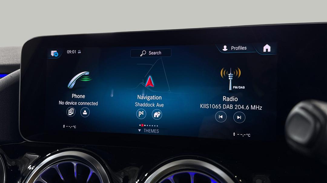 2020 Mercedes-benz GLA 200, Automatic, 72379 km, Infotainment System