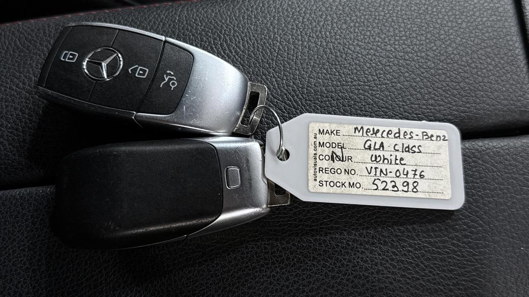 2020 Mercedes-benz GLA 200, Automatic, 72379 km, Key Close-up