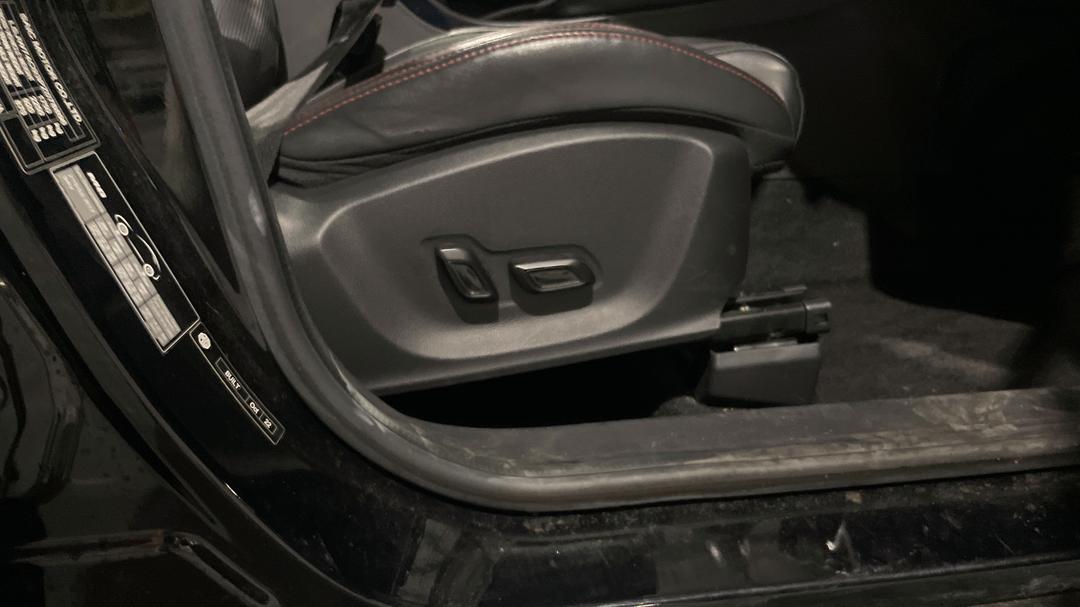 2022 MG Zst Excite, Automatic, 63137 km, Drivers Side Adjustment Panel