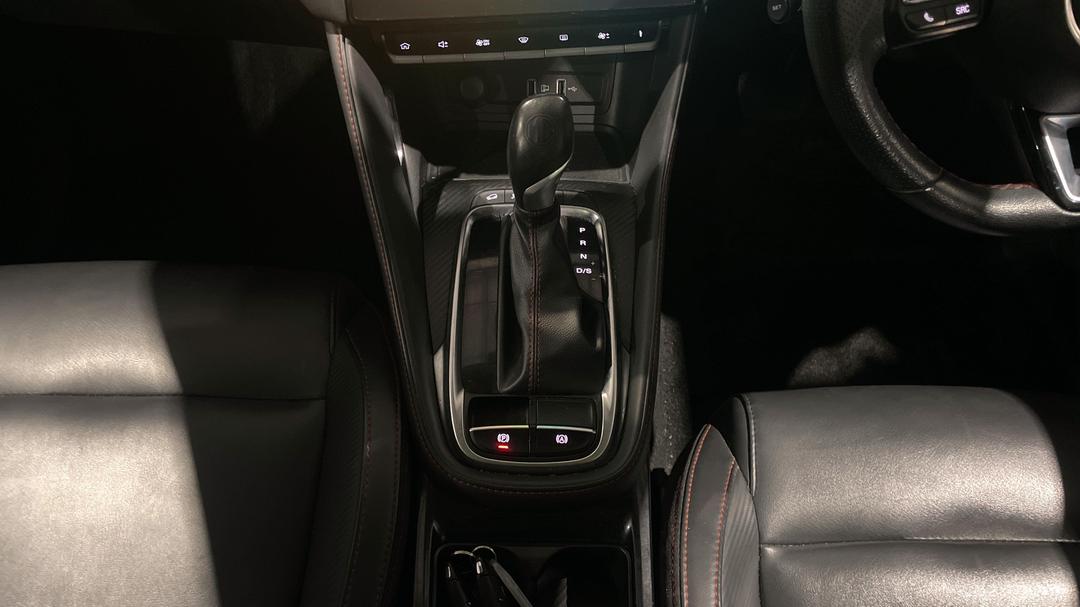 2022 MG Zst Excite, Automatic, 63137 km, Center Console