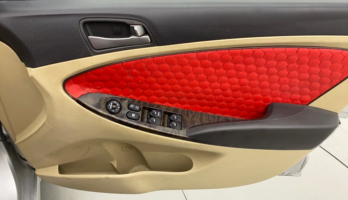 2016 Hyundai Verna FLUIDIC 4S 1.6 VTVT S, Petrol, Manual, 1,08,884 km, Driver Side Door Panels Control