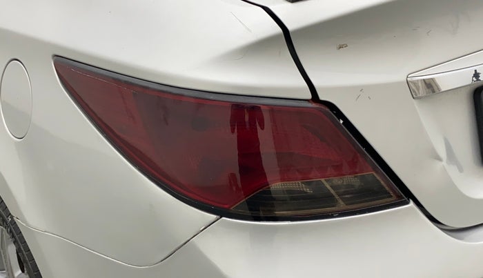 2016 Hyundai Verna FLUIDIC 4S 1.6 VTVT S, Petrol, Manual, 1,08,884 km, Left tail light - Minor damage