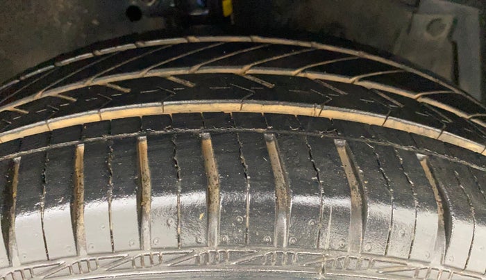 2014 Maruti Swift Dzire ZXI, Petrol, Manual, 44,424 km, Right Front Tyre Tread