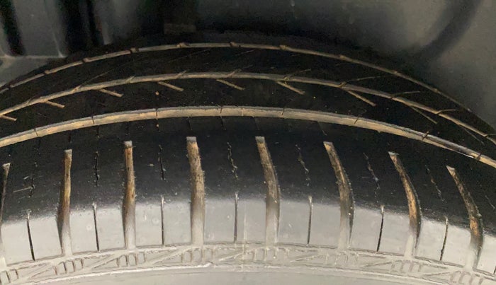 2014 Maruti Swift Dzire ZXI, Petrol, Manual, 44,424 km, Right Rear Tyre Tread