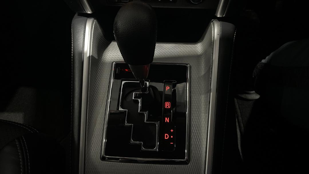 2023 Mitsubishi Triton Gsr (4x4), Automatic, 22992 km, Gear Lever 