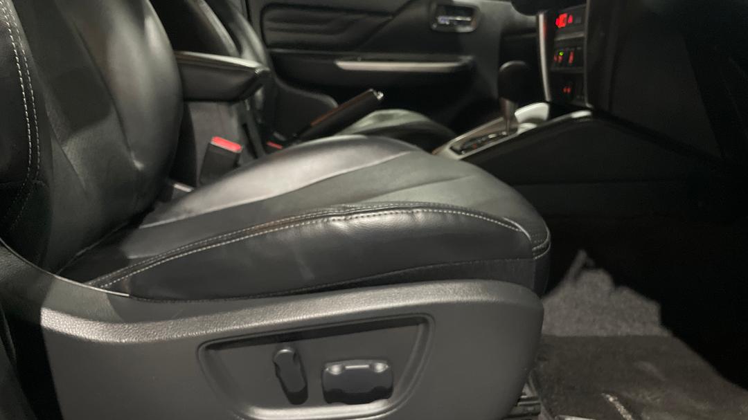2023 Mitsubishi Triton Gsr (4x4), Automatic, 22992 km, Drivers Side Adjustment Panel