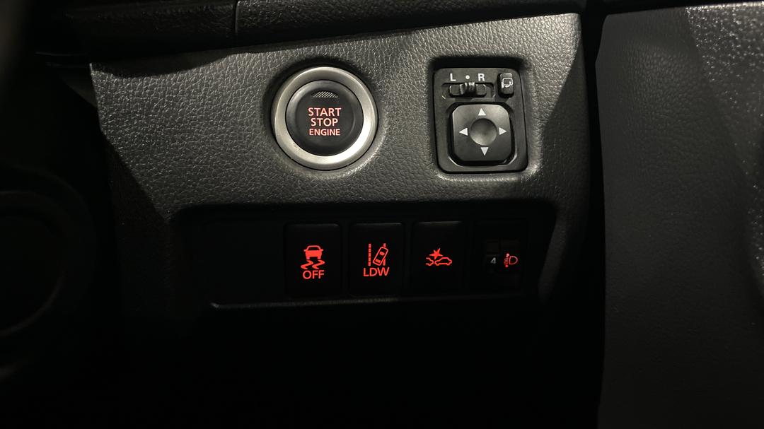 2023 Mitsubishi Triton Gsr (4x4), Automatic, 22992 km, Utility Switches/Buttons
