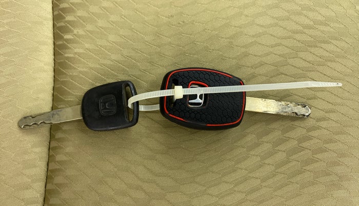 2015 Honda Amaze 1.2L I-VTEC S, Petrol, Manual, 1,04,470 km, Lock system - Dork lock functional only from remote key