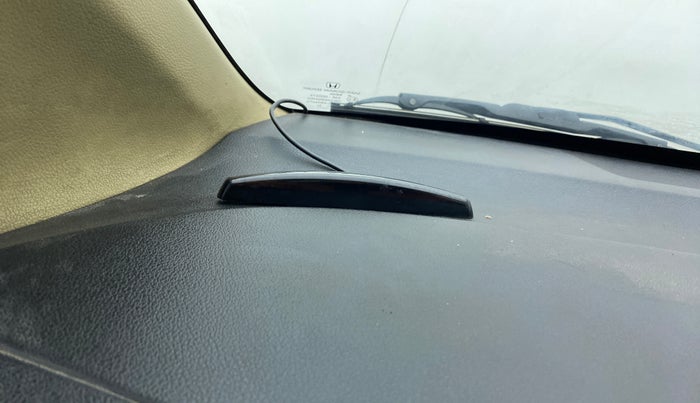 2015 Honda Amaze 1.2L I-VTEC S, Petrol, Manual, 1,04,289 km, Infotainment system - Parking sensor not working