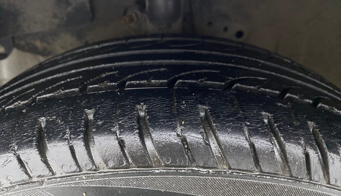 2015 Honda Amaze 1.2L I-VTEC S, Petrol, Manual, 1,04,289 km, Left Front Tyre Tread
