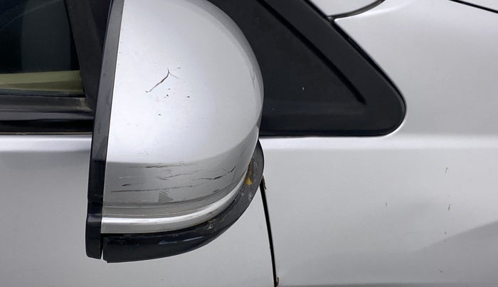 2015 Honda Amaze 1.2L I-VTEC S, Petrol, Manual, 1,04,289 km, Right rear-view mirror - Minor scratches