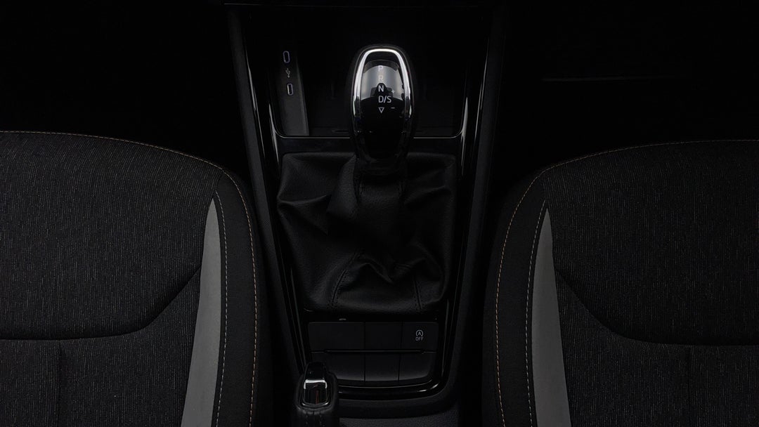 2022 SKODA Kamiq Style 85tsi, Automatic, 19675 km, Gear Lever 