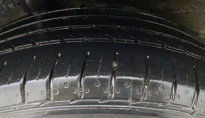 2017 Hyundai Elite i20 ASTA 1.2, Petrol, Manual, 30,311 km, Left Front Tyre Tread