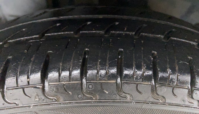 2017 Datsun Redi Go T (O), Petrol, Manual, 24,452 km, Right Front Tyre Tread