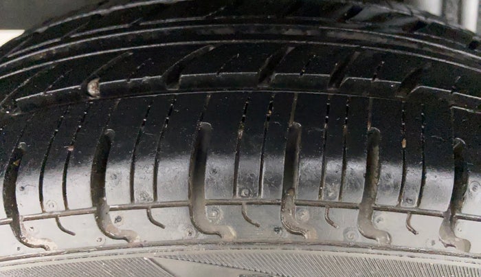 2017 Datsun Redi Go T (O), Petrol, Manual, 24,452 km, Right Rear Tyre Tread