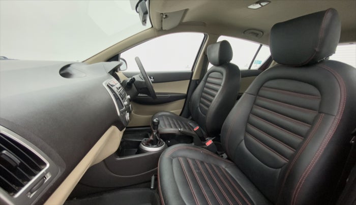 2013 Hyundai i20 MAGNA (O) 1.2, Petrol, Manual, 43,921 km, Right Side Front Door Cabin