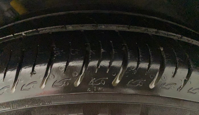 2017 Maruti Ertiga ZDI + SHVS, Diesel, Manual, 94,511 km, Left Rear Tyre Tread