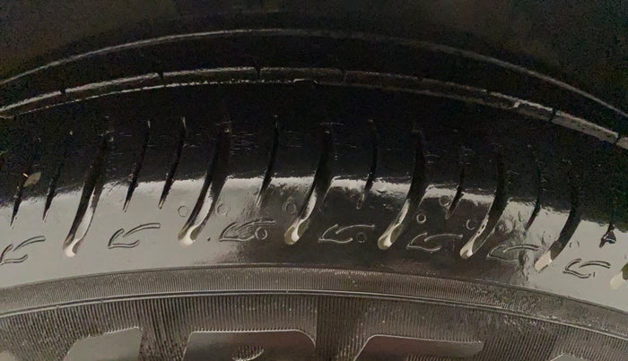 2017 Maruti Ertiga ZDI + SHVS, Diesel, Manual, 94,511 km, Right Front Tyre Tread